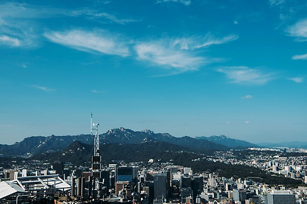 포토 JPG 주간 구름 하늘 산 서울 풍경 빌딩 사람없음 야외 도심 국내포토 자연요소 한국 건물 도시 파일형식
