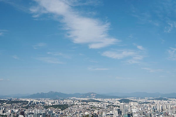 포토 JPG 주간 구름 하늘 산 서울 풍경 빌딩 사람없음 야외 도심 국내포토 자연요소 한국 건물 도시 파일형식