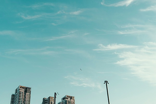 포토 JPG 주간 구름 가로등 하늘 서울 풍경 빌딩 사람없음 야외 국내포토 자연요소 공공시설 한국 건물 파일형식