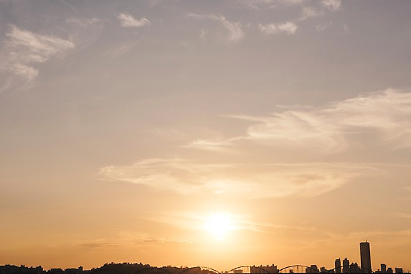 포토 JPG 주간 구름 실루엣 하늘 풍경 빌딩 사람없음 야외 태양 노을 다리 도시 한강 국내포토 자연요소 서울 촬영기법 건물 신체부위 랜드마크 파일형식