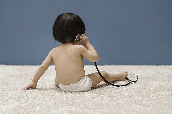 포토 JPG 전신 여자 청진기 실내 한명 앉기 뒷모습 만지기 한국인 아기 기저귀 병원놀이 여자아기한명만 국내포토 1 뷰포인트 의료기기 모션 놀이 사람 동양인 내부 아기용품 여자한명만 여자아기만 파일형식