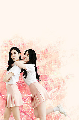 PSD 편집이미지 여자 포즈 남방 서기 미소 상반신 20대 성인 두명 옆모습 친구 기댐 한국인 플리츠스커트 성인여자만 트윈룩 이미지편집 옷 뷰포인트 셔츠 관계 모션 표정 사람 동양인 청년 치마 여자만 성인만 파일형식