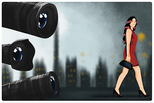 전신 PSD 시선 여자 일러스트 한명 서기 성인 카메라 도시 사회 갈등 카메라렌즈 몰래카메라 인권 국내일러스트 1 모션 사람 전자제품 공동체 파일형식
