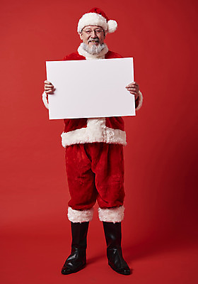 포토 JPG 스튜디오촬영 전신 서양인 백인 배너 남자 중년 50대 크리스마스 산타모자 산타옷 수염 사각프레임 실내 한명 서기 웃음 들기 앞모습 산타클로스 중년남자한명만 국내포토 외국인 모자_잡화 1 옷 기념일 뷰포인트 모션 프레임 표정 사람 성인 내부 사각형 남자한명만 중년남자만 파일형식