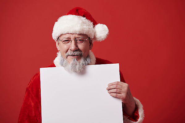 포토 JPG 스튜디오촬영 서양인 백인 배너 남자 중년 50대 크리스마스 산타모자 산타옷 수염 사각프레임 실내 한명 서기 웃음 들기 상반신 앞모습 산타클로스 중년남자한명만 국내포토 외국인 모자_잡화 1 옷 기념일 뷰포인트 모션 프레임 표정 사람 성인 내부 사각형 남자한명만 중년남자만 파일형식