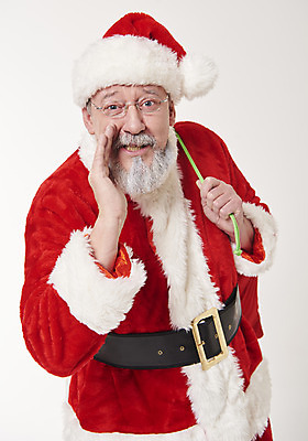 포토 JPG 스튜디오촬영 서양인 백인 남자 중년 50대 크리스마스 산타모자 산타옷 수염 실내 한명 서기 들기 상반신 앞모습 산타클로스 외침 보따리 중년남자한명만 국내포토 외국인 모자_잡화 1 옷 기념일 뷰포인트 모션 사람 성인 내부 소리 남자한명만 중년남자만 파일형식