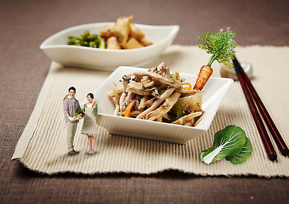 전신 PSD 편집 편집이미지 접시 부부 여자 남자 40대 채소 젓가락 반찬 서기 성인 두명 광주리 버섯 당근 한국인 농부 배추 버섯볶음 이미지편집 직업 식기 커플 음식 중년 모션 뿌리채소 수저 사람 동양인 바구니 볶음 파일형식