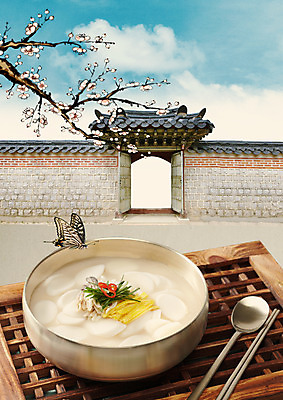 PSD 구름 편집 편집이미지 한식 나비 젓가락 하늘 새해 사람없음 담장 숟가락 벚꽃 나뭇가지 대문 전통문 떡국 이미지편집 자연요소 나무 꽃 음식 곤충 수저 문 전통음식 파일형식