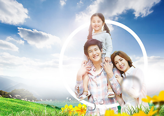 PSD 구름 편집 편집이미지 여자 남자 꽃 딸 어린이 가족 하늘 엄마 웃음 초원 상반신 성인 세명 30대 한국인 물방울 목마 아빠 이미지편집 자연요소 식물 관계 표정 사람 동양인 장년 파일형식