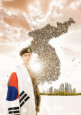 PSD 구름 편집 편집이미지 직업 남자 하늘 한국 한명 빌딩 상반신 20대 성인 노을 군인 한국인 태극기 군복 한반도 애국심 군모 이미지편집 자연요소 1 아시아 유니폼 사람 동양인 청년 건물 국기 군용 국군 파일형식