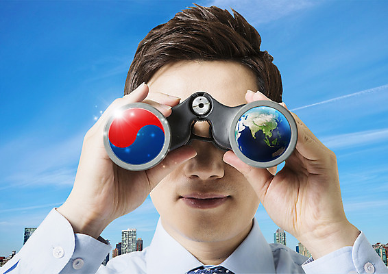 PSD 구름 편집 편집이미지 남자 지구 비즈니스 하늘 한명 빌딩 상반신 성인 30대 망원경 한국인 관찰 비즈니스맨 태극 이미지편집 자연요소 1 문양 모션 사람 동양인 건물 장년 직장인 파일형식