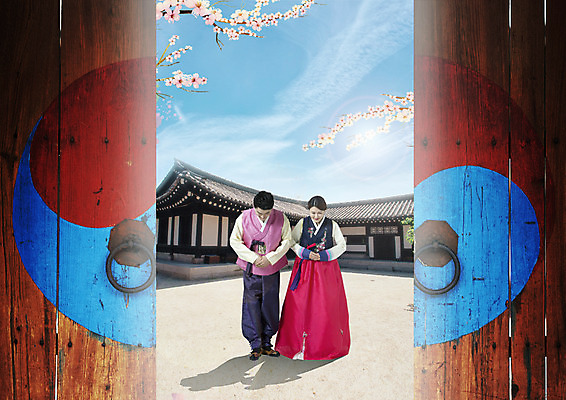 전신 PSD 편집이미지 한국전통 부부 여자 남자 40대 한국건축 새해 성인 두명 앞모습 문 한국인 인사 한복 태극 이미지편집 전통 문양 커플 건축 뷰포인트 중년 한국 사람 동양인 예절 전통의상 파일형식