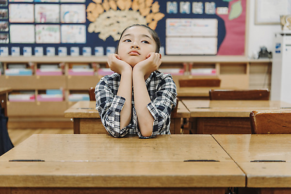 포토 JPG 여자 어린이교육 초등학생 어린이 엎드리기 생각 교실 실내 초등학교 한명 앉기 상반신 앞모습 10대 스쿨라이프 턱괴기 한국인 지루함 책상 소녀만 국내포토 1 학생 라이프스타일 교육 감정 뷰포인트 가구 학교 모션 청소년 사람 동양인 내부 여자만 어린이만 파일형식