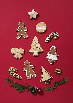 포토 JPG 스튜디오촬영 리본 백그라운드 크리스마스 겨울 지팡이 나뭇잎 실내 사람없음 장식 크리스마스트리 쿠키 별모형 진저맨 크리스마스트리모양쿠키 국내포토 계절 기념일 별 잎 디저트 내부 모형 진저쿠키 파일형식