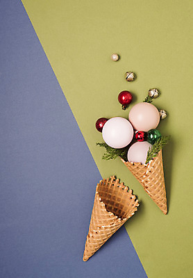 포토 JPG 스튜디오촬영 백그라운드 크리스마스 겨울 나뭇잎 실내 사람없음 장식 아이스크림콘 오너먼트 국내포토 계절 기념일 잎 크리스마스장식 내부 콘 파일형식