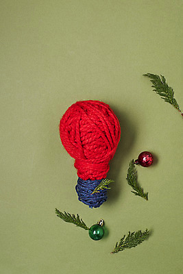 포토 JPG 스튜디오촬영 백그라운드 크리스마스 겨울 전구 나뭇잎 실내 사람없음 장식 털실 국내포토 계절 기념일 잎 내부 실 파일형식