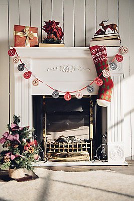 포토 JPG 스튜디오촬영 백그라운드 크리스마스 겨울 실내 사람없음 장식 선물상자 크리스마스트리 루돌프 벽난로 가랜드 양말주머니 국내포토 계절 기념일 사슴 선물 내부 상자 파티용품 파일형식