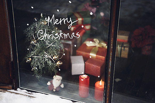 포토 JPG 스튜디오촬영 백그라운드 크리스마스 겨울 초 창문 실내 사람없음 장식 선물상자 크리스마스트리 눈 산타인형 국내포토 자연요소 계절 기념일 인형 날씨 선물 내부 상자 파일형식