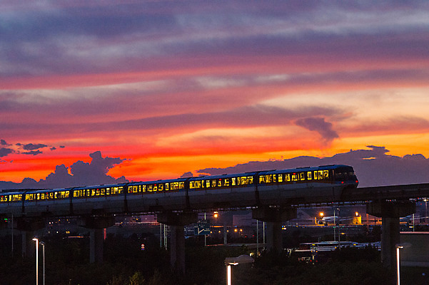 포토 JPG 주간 구름 하늘 사람없음 야외 노을 전철 국내포토 자연요소 육상교통 대중교통 파일형식