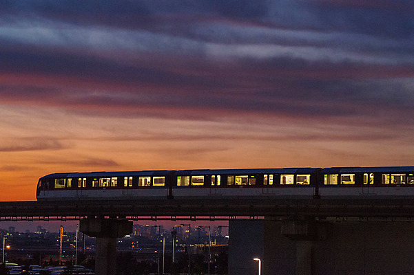 포토 JPG 주간 구름 하늘 사람없음 야외 노을 전철 국내포토 자연요소 육상교통 대중교통 파일형식