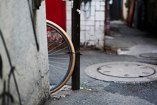 포토 JPG 주간 가로등 풍경 사람없음 야외 도시풍경 일본 자전거 도시 자전거바퀴 국내포토 자연요소 공공시설 아시아 바이크 파일형식
