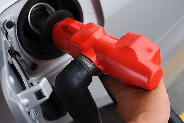 포토 JPG 주간 손 자동차 야외 신체부위 주유 주유구 국내포토 자연요소 육상교통 사람 파일형식