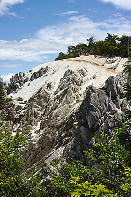 포토 JPG 주간 구름 자연 하늘 산 풍경 사람없음 야외 절벽 바위 국내포토 자연요소 돌_바위 생태계 파일형식