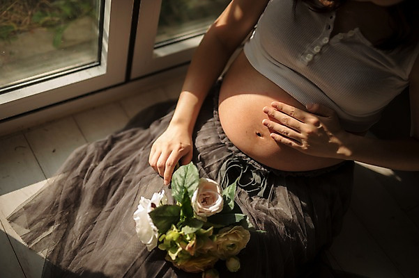 포토 JPG 주간 여자 꽃 실내 한명 앉기 상반신 성인 앞모습 신체부위 30대 햇빛 임산부 임신 한국인 창가 태교 복부 성인여자한명만 국내포토 자연요소 식물 1 뷰포인트 창문 모션 사람 동양인 내부 장년 태양 여자한명만 성인여자만 파일형식