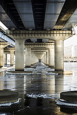 포토 JPG 주간 겨울 하늘 서울 사람없음 야외 결빙 얼음 한강 다리밑 마포대교 여의도 한파주의보 국내포토 자연요소 계절 한국 다리_건축물 자연재해 아래 랜드마크 파일형식