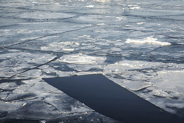 포토 JPG 주간 겨울 서울 사람없음 야외 결빙 얼음 한강 여의도 한파주의보 국내포토 자연요소 계절 한국 자연재해 랜드마크 파일형식