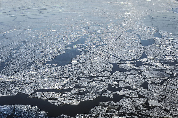 포토 JPG 주간 겨울 서울 사람없음 야외 결빙 얼음 한강 여의도 한파주의보 국내포토 자연요소 계절 한국 자연재해 랜드마크 파일형식