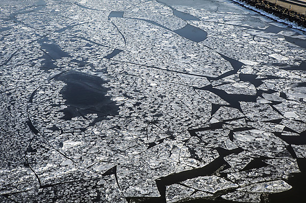 포토 JPG 주간 겨울 서울 사람없음 야외 결빙 얼음 한강 여의도 한파주의보 국내포토 자연요소 계절 한국 자연재해 랜드마크 파일형식