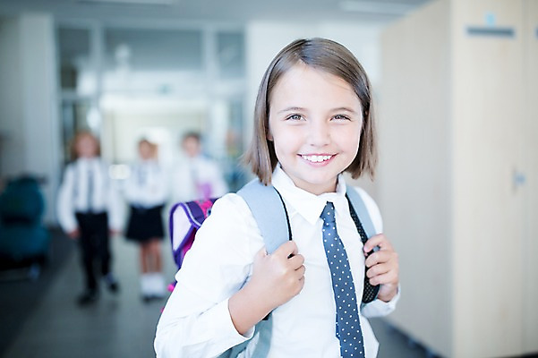 포토 JPG 전신 서양인 외국인 학생 응시 여자 남자 교복 어린이 가방 학교 실내 서기 웃음 여러명 상반신 앞모습 10대 친구 스쿨라이프 복도 사물함 국내포토 라이프스타일 시선 잡화 옷 교육 뷰포인트 다수 관계 모션 청소년 표정 사람 인종 내부 파일형식