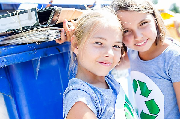 포토 JPG 주간 서양인 외국인 학생 옷 여자 어린이 학교 서기 웃음 상반신 야외 두명 앞모습 10대 친구 스쿨라이프 재활용 십대여자만 국내포토 자연요소 라이프스타일 교육 뷰포인트 관계 모션 청소년 표정 사람 인종 친환경 여자만 십대만 파일형식