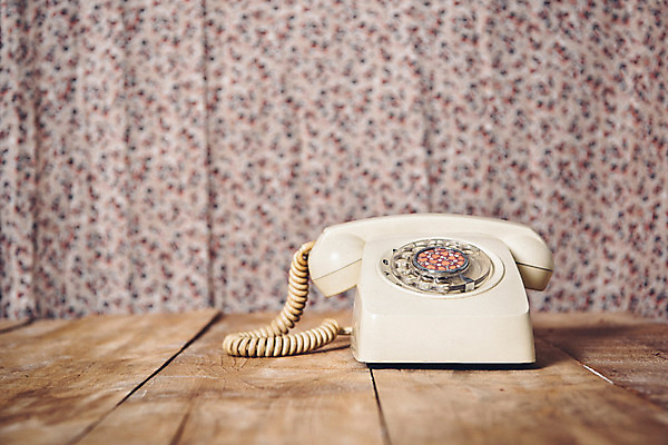 포토 JPG 백그라운드 사람없음 아웃포커스 빈티지 커튼 유선전화기 오브젝트 복고 나무바닥 국내포토 컨셉 바닥 촬영기법 전화기 파일형식