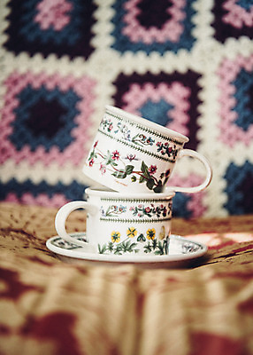 포토 JPG 백그라운드 사람없음 아웃포커스 카펫 빈티지 커피잔 오브젝트 복고 자수 국내포토 커피 컨셉 잔 촬영기법 파일형식