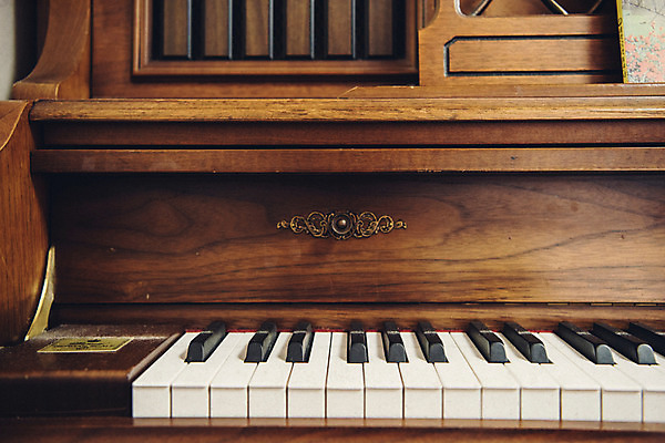 포토 JPG 악기 백그라운드 사람없음 빈티지 건반 피아노 건반악기 오브젝트 복고 국내포토 음악 컨셉 파일형식