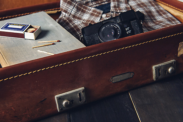 포토 JPG 옷 백그라운드 사람없음 책 카메라 여행가방 빈티지 성냥 오브젝트 복고 국내포토 컨셉 가방 전자제품 파일형식