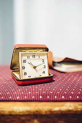 포토 JPG 시계 백그라운드 사람없음 아웃포커스 빈티지 오브젝트 복고 태엽시계 국내포토 컨셉 촬영기법 파일형식