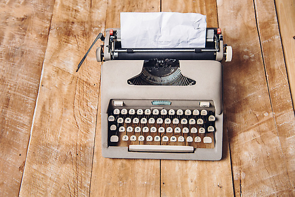 포토 JPG 종이 백그라운드 사람없음 목재 빈티지 오브젝트 복고 타자기 나무배경 국내포토 나무 컨셉 재료 골동품 파일형식