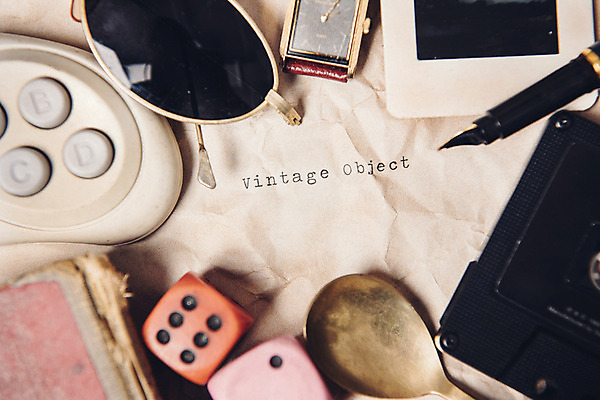 포토 JPG 종이 시계 백그라운드 사람없음 책 선글라스 만년필 숟가락 카세트테이프 빈티지 오브젝트 주사위 복고 구김 국내포토 안경 컨셉 모션 수저 펜 파일형식