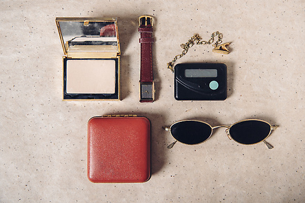 포토 JPG 시계 백그라운드 사람없음 선글라스 화장품 빈티지 오브젝트 복고 무선호출기 국내포토 안경 컨셉 뷰티 파일형식