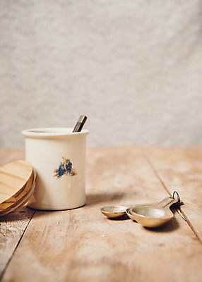 포토 JPG 백그라운드 주방용품 사람없음 목재 빈티지 오브젝트 복고 나무바닥 계량스푼 국내포토 나무 생활용품 컨셉 재료 바닥 파일형식