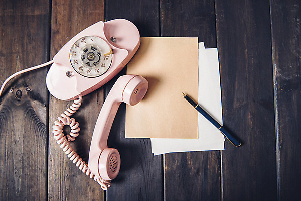 포토 JPG 종이 백그라운드 사람없음 목재 만년필 빈티지 유선전화기 오브젝트 복고 나무배경 국내포토 나무 컨셉 재료 펜 전화기 파일형식