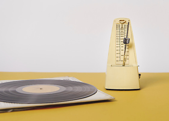 포토 JPG 백그라운드 사람없음 레코드 빈티지 오브젝트 복고 메트로놈 국내포토 컨셉 음반 파일형식