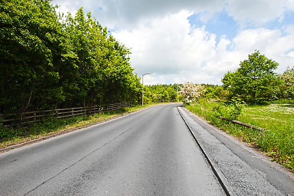 포토 JPG 해외이미지 구름 포스터 도로 길 선 여행 컨셉 곡선 모션 자동차 표시 하늘 성공 거리 풍경 사람없음 야외 초록색 파란색 빛 햇빛 우주 운전 시골 고속도로 아스팔트 방향 언덕 사인 속도 천국 단계 더블 방법 파라다이스 수평선 해외202004 해외포토 자연요소 육상교통 컬러 교통시설 태양 파일형식 이미지허브