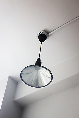 포토 JPG 해외이미지 디자인 백그라운드 패턴 추상 실내 매달리기 사람없음 장식 컬러풀 금속 천장 카피스페이스 미니멀 해외202004 해외포토 컬러 무늬 모션 재질 내부 공백 파일형식 이미지허브