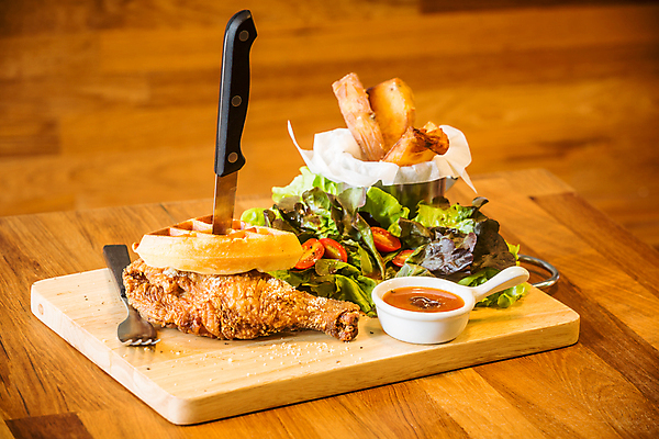 포토 JPG 해외이미지 접시 음식 백그라운드 포크 날개 토마토 육류 요리 사람없음 목재 장식 갈색 식당 식사 저녁식사 치킨 샐러드 튀김 신선 황금 칼 맛 상추 강의 메인 속도 와플 프랑스어 점심식사 고립 깊이 해외202004 해외포토 나무 문자 식기 컬러 컨셉 채소 식재료 재료 디저트 상점 닭고기요리 파일형식 이미지허브