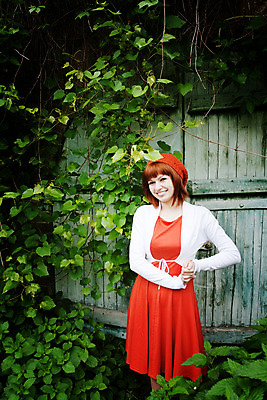 포토 JPG 해외이미지 백인 드레스 공원 꽃 행복 잎 오렌지 자연 아침 표정 한명 미소 사람 앉기 목재 빨간색 초록색 여름 계단 정원 목도리 봄 재킷 꿈 흰색 뜨개질 달콤 해외202004 해외포토 주간 서양인 나무 식물 1 잡화 옷 계절 공공시설 감정 컬러 과일 재료 모션 취미 외투 맛 생태계 파일형식 이미지허브