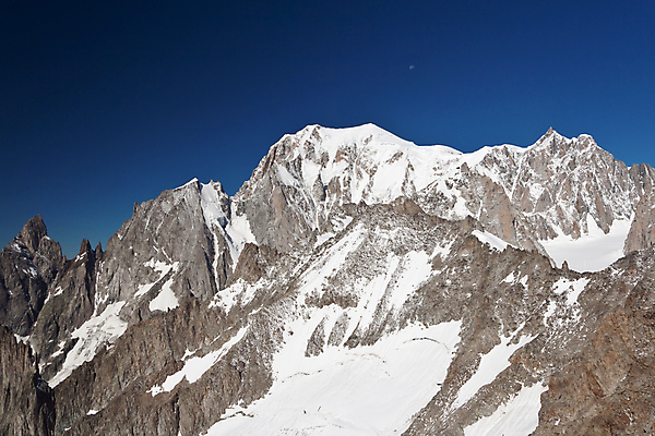 포토 JPG 해외이미지 구름 계절 유럽 길 여행 자연 하늘 산 풍경 사람없음 야외 여름 파란색 평화 계곡 맑음 얼음 이탈리아 달 흰색 황무지 정상 빙하 알프스 암초 절정 해외202004 해외포토 자연요소 나라 컬러 컨셉 날씨 생태계 파일형식 이미지허브